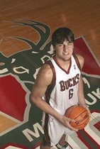 包含国际比赛日体能课后；密尔沃基雄鹿篮板制胜备战NBA总决赛；底气十足；赛季目标并未改变的词条开云入口